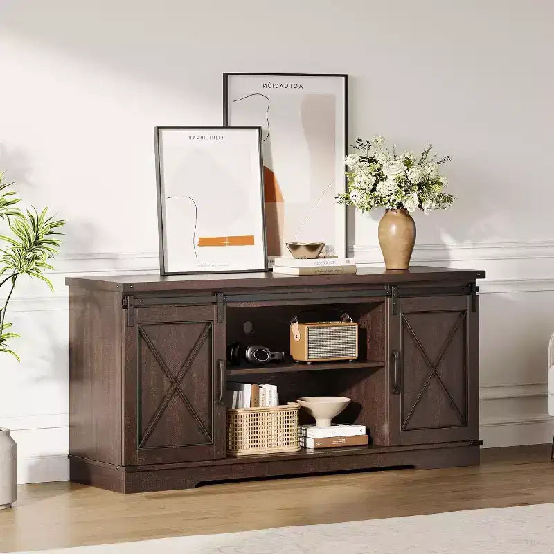 Meuble TV de style rustique pour téléviseurs jusqu'à 65 pouces avec portes coulissantes de grange et étagère réglable, table console de rangement pour médias TV
