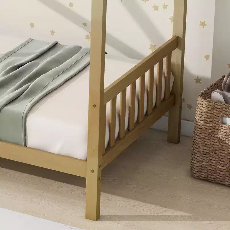 Lit jumeau en hévéa avec cadre en forme de maison beige