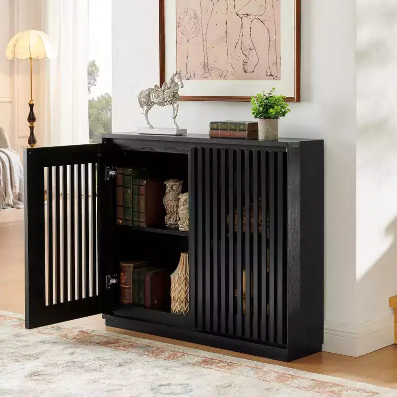 Buffet moderne du milieu du siècle évidé et cannelé avec 2 trous de sortie pour le couloir de l'entrée Noir