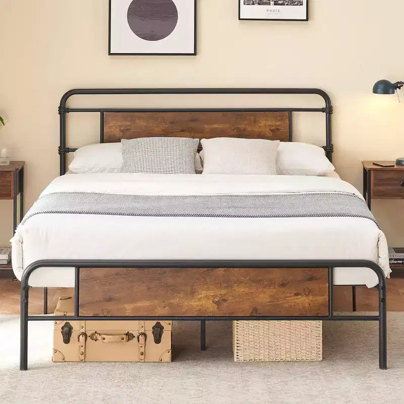 Cadre de lit plateforme en métal avec chevets de rangement, tête de lit en bois rustique vintage, sommier tapissier, support à lattes métalliques robustes