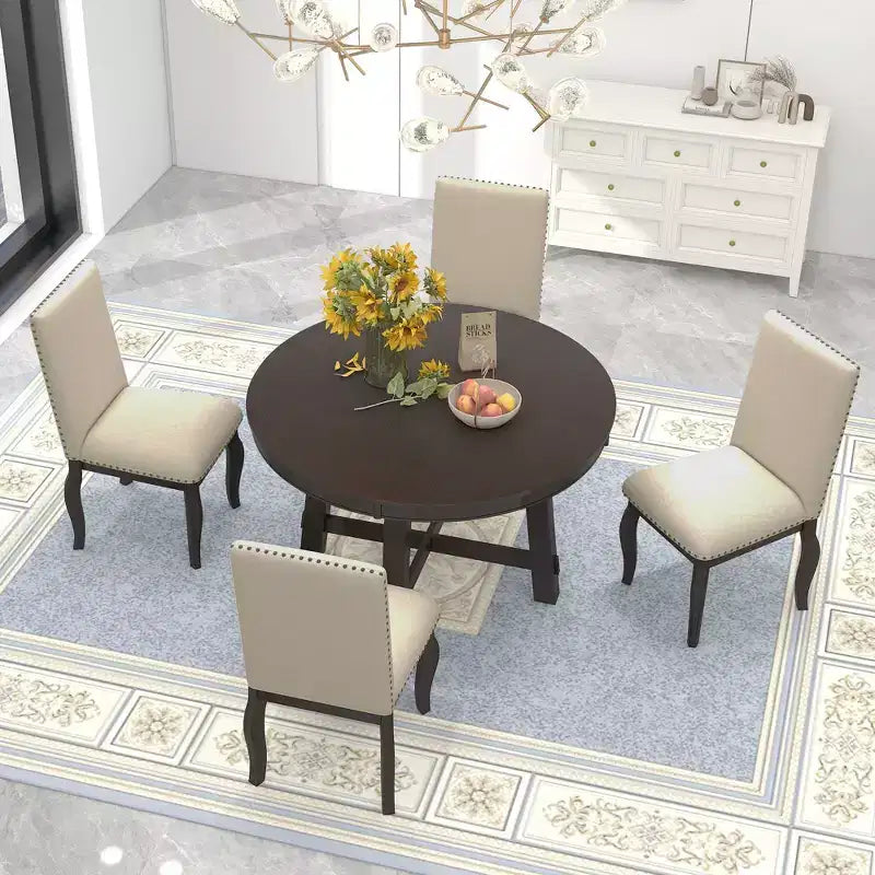Ensemble de salle à manger 5 pièces Dana de GDFStudio avec table ronde extensible et chaises rembourrées