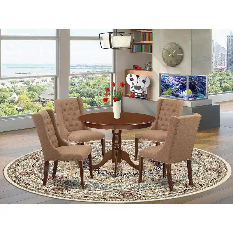 Table à manger 5 pièces HomeStock avec plateau en bois massif finition acajou et 4 chaises Parson