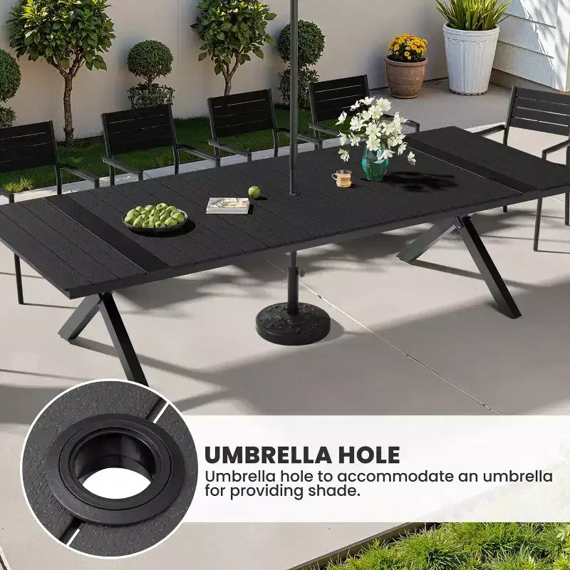 Ensemble de salle à manger d'extérieur 13 pièces extra-large, pieds en croix, chaises empilables, table aspect bois avec trou pour parasol