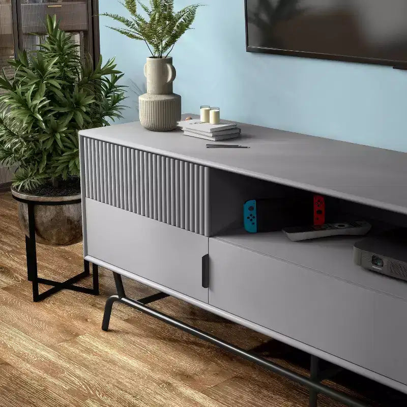 Meuble TV moderne 3 tiroirs et placards pour téléviseurs jusqu'à 65 pouces Gris