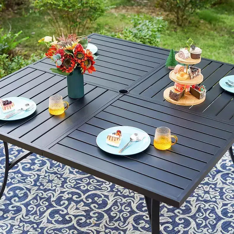 Captiva Designs Ensemble de salle à manger d'extérieur 9 pièces avec table carrée spacieuse à lattes en métal avec trou pour parasol et 8 chaises pliantes inclinables