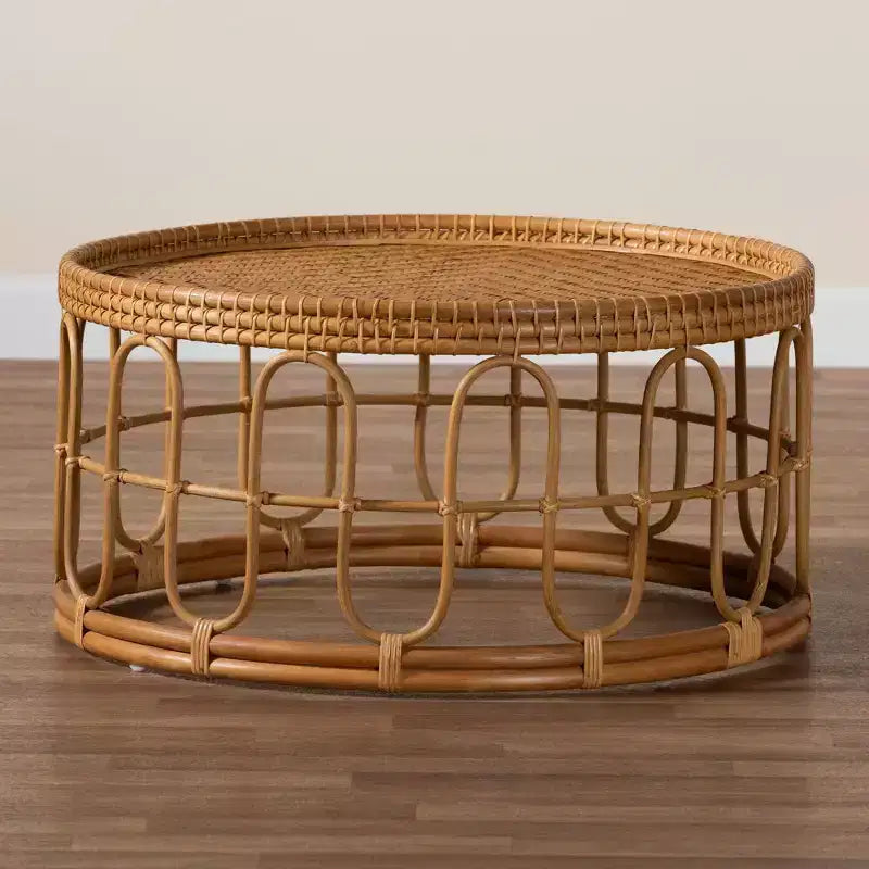 Table basse Bali & Pari Phoenix en rotin miel clair de style bohème moderne