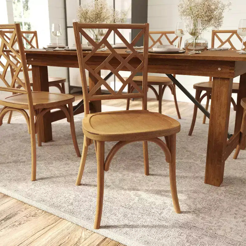 Lot de 2 chaises de salle à manger en bois massif avec conception empilable, dossier orné et finition élégante